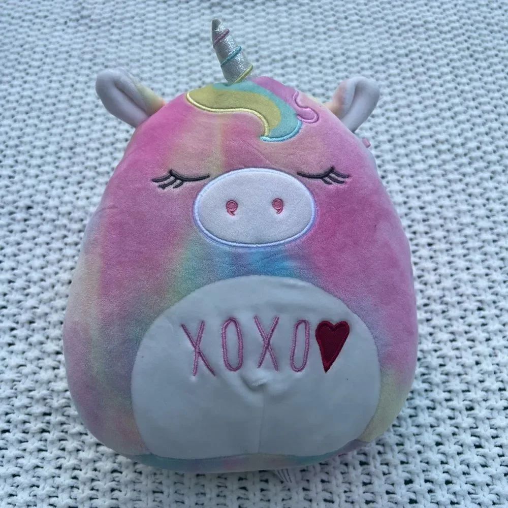 SQUAD UP Grow your Squishmallows Squad with this 8-inch plush. SNUGGLE, SQUEEZE,